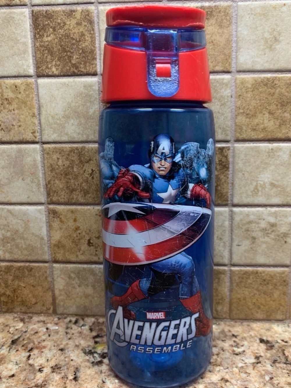 Avengers Heroes Plastic Water Bottle with Straw – 600 ml.
